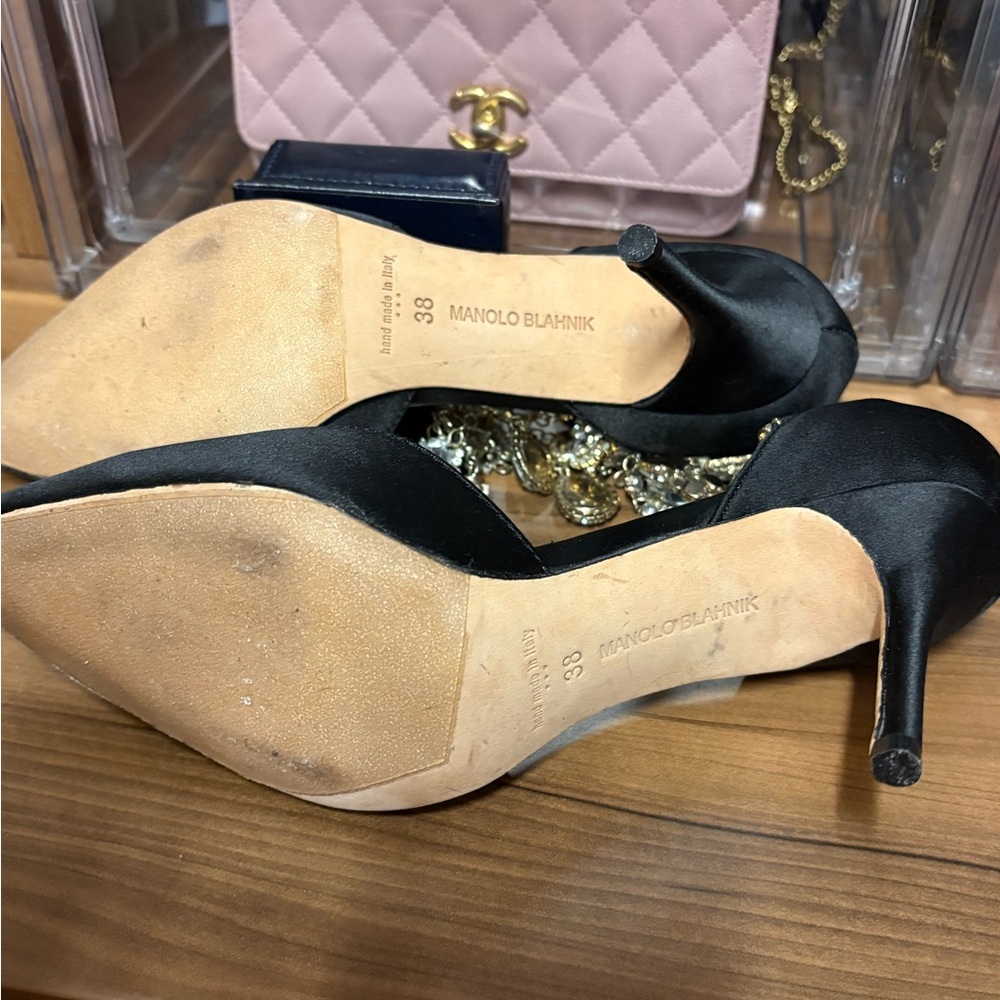 Manolo Blahnik Black Classic Heels - Picture 4 of 6